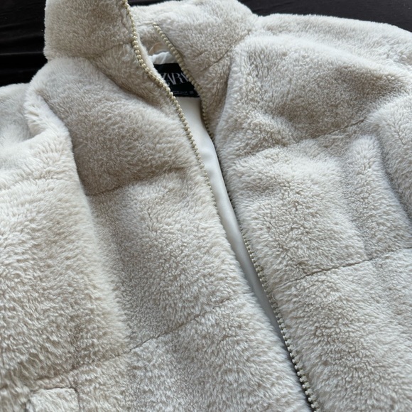 Zara cream faux fur jacket size XS - Picture 2 of 3